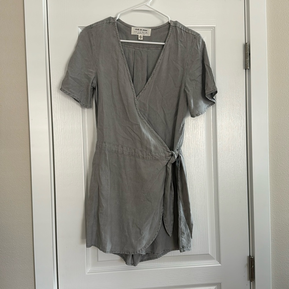 Cloth & Stone romper size xsmall.